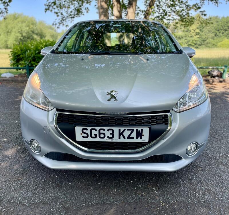 View PEUGEOT 208 1.2 VTi Active