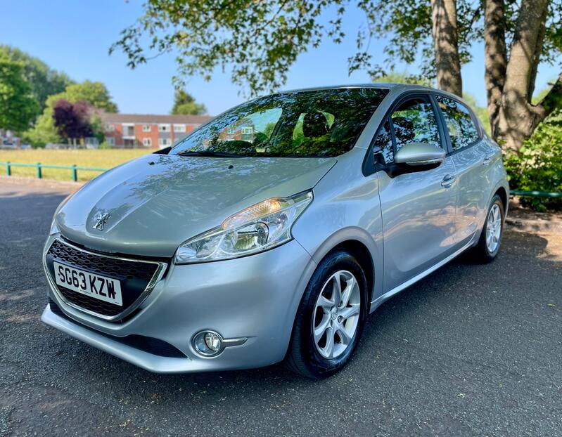 View PEUGEOT 208 1.2 VTi Active