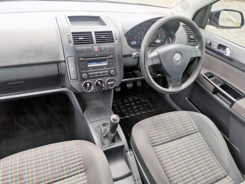 VOLKSWAGEN POLO