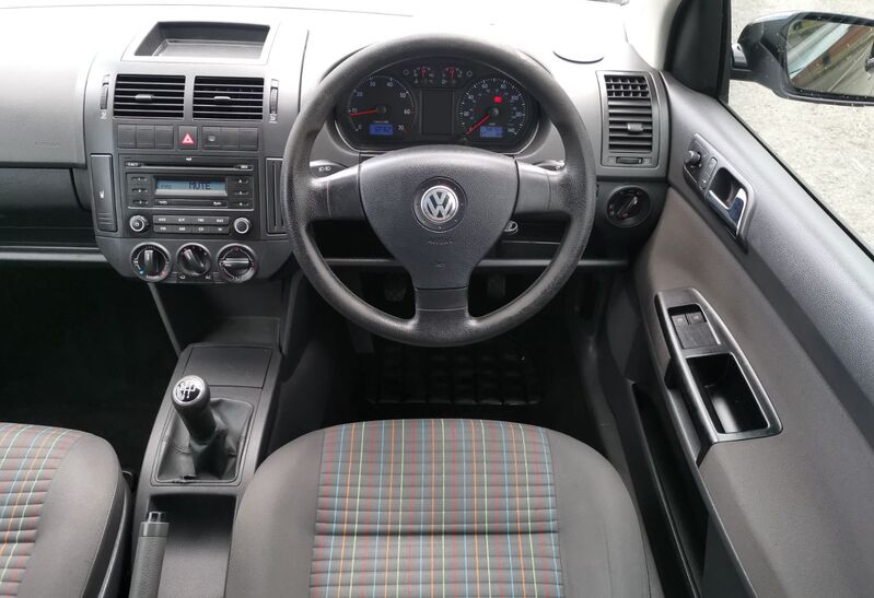 VOLKSWAGEN POLO