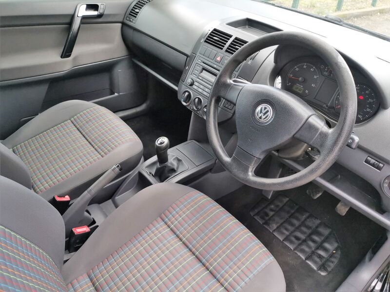VOLKSWAGEN POLO